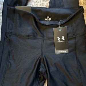 Women’s Under Armour Black Heatgear Compression Leggings. Size small